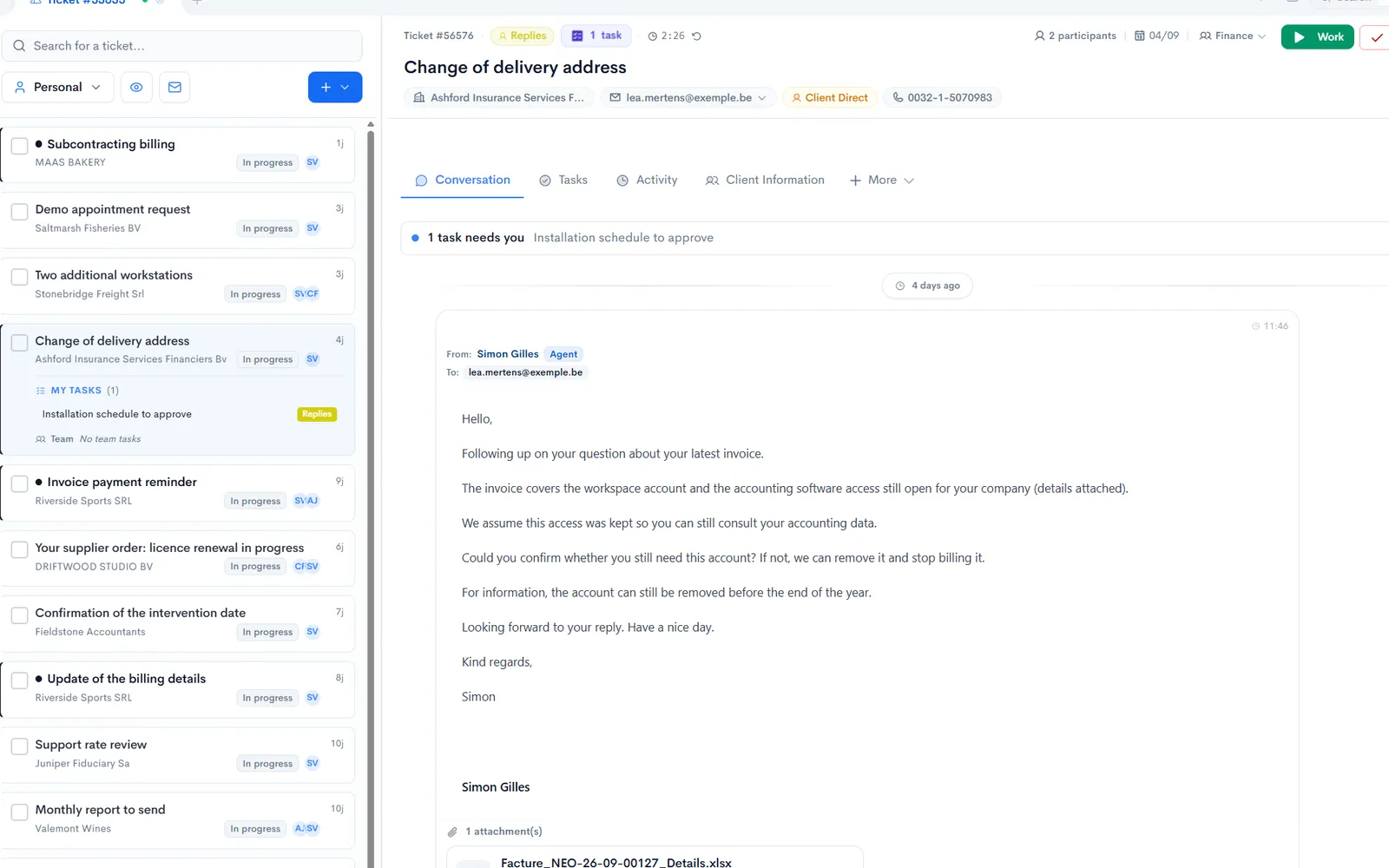 Boîte de demandes Neoo : demandes clients en cours, conversation avec le client et tâche à valider.